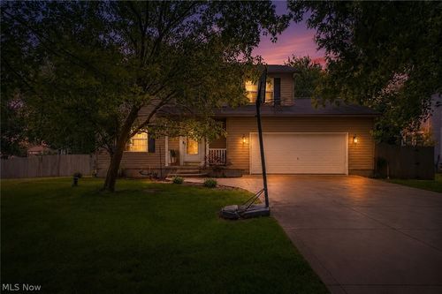 11032 Titus Ave Nw, Uniontown, OH, 44685-8583 | Card Image