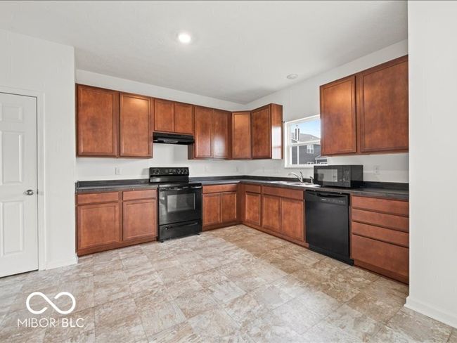 Kitchen | Image 8