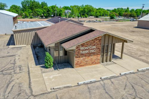 3820 2nd Avenue W, Williston, ND, 58801 | Card Image