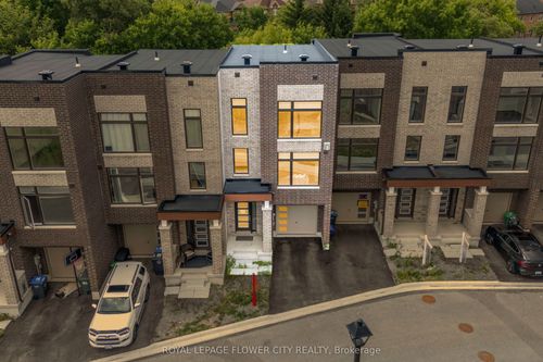 38 Queenpost Dr, Brampton, ON, L6Y6L2 | Card Image