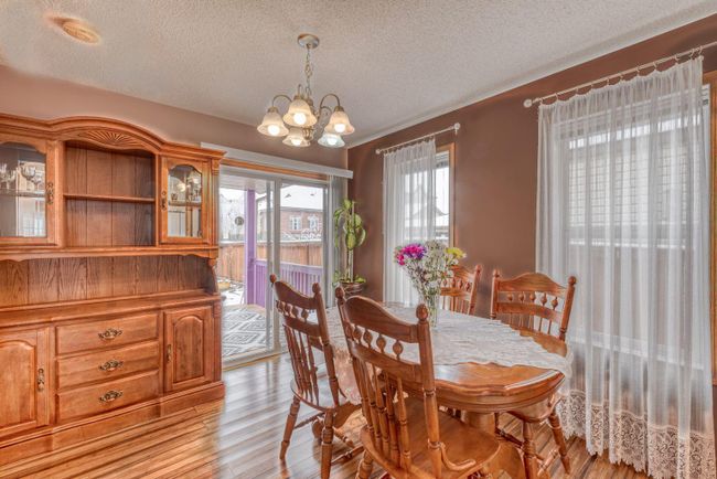 160 Eversyde Circle Sw, Home with 3 bedrooms, 2 bathrooms and 4 parking in Calgary AB | Image 7