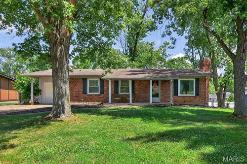 234 Saint Marys Dr, Ballwin, MO, 63021-4823 | Card Image