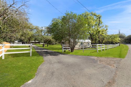 390 Galveston St, Bandera, TX, 78003-6009 | Card Image