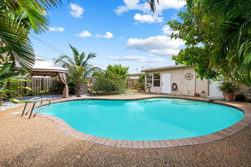 51 Ne 49th St, Oakland Park, FL, 33334-1515 | Card Image