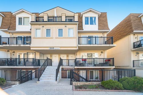 2002-3049 Finch Ave W, North York, ON, M9M0A5 | Card Image