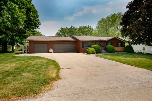 106 Lincoln St, LENA, IL, 61048-8604 | Card Image