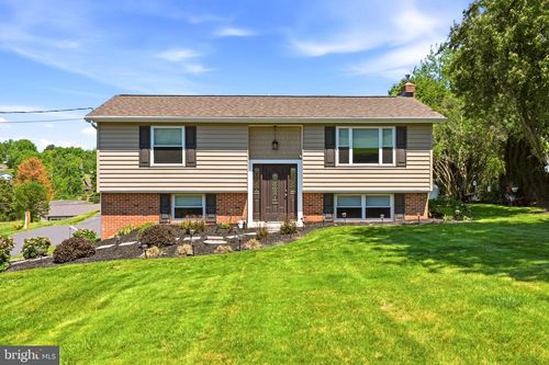 706 Shawnee Dr, AUBURN, PA, 17922-9570 | Card Image