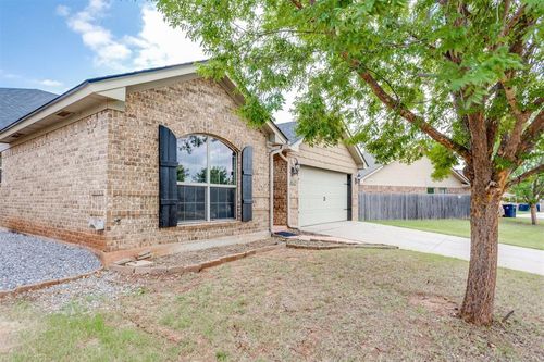 18529 Abierto Dr, Edmond, OK, 73012-9617 | Card Image
