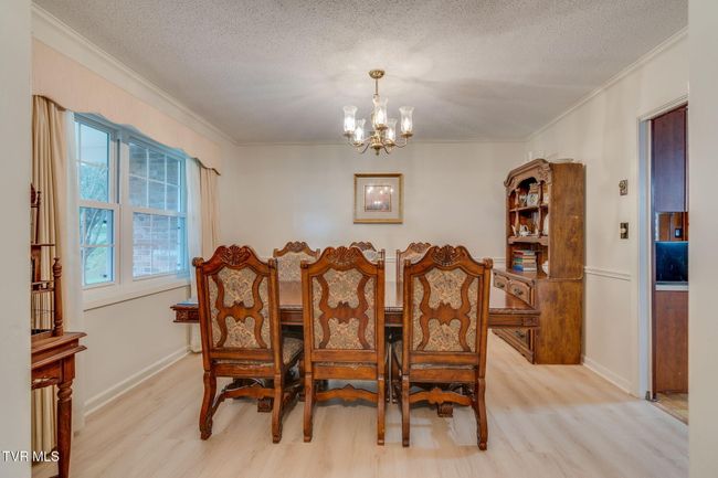 Formal Dining Room | Image 29