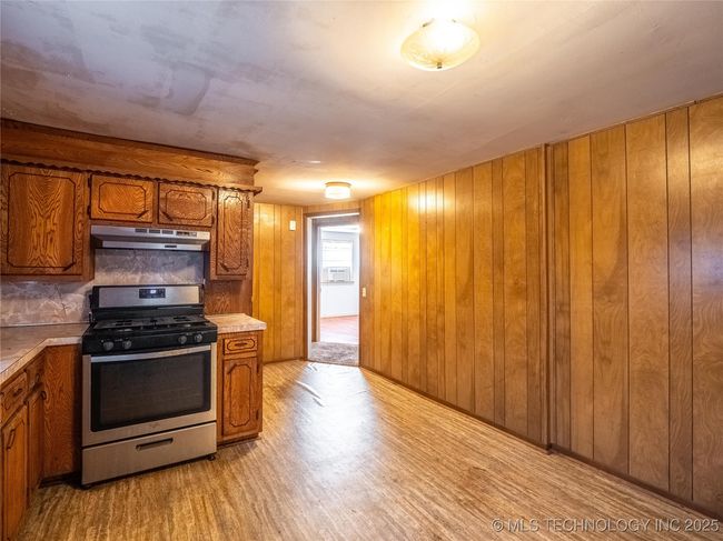 805 2 Nd St, House other with 3 bedrooms, 2 bathrooms and null parking in Quinton OK | Image 11