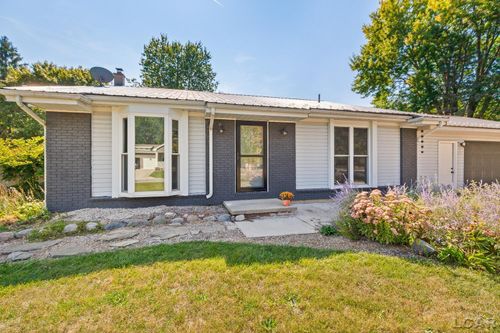 9410 Newburg Ct, Tecumseh, MI, 49286-9755 | Card Image