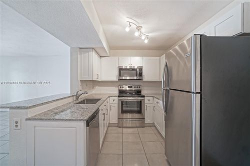 apt-201-450 Palm Cir W, Pembroke Pines, FL, 33025-4604 | Card Image