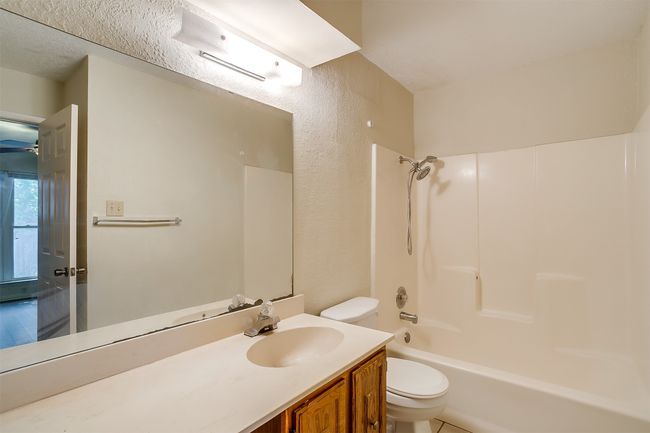 127 Allencrest Dr, Home with 3 bedrooms, 2 bathrooms and null parking in White Settlement TX | Image 13