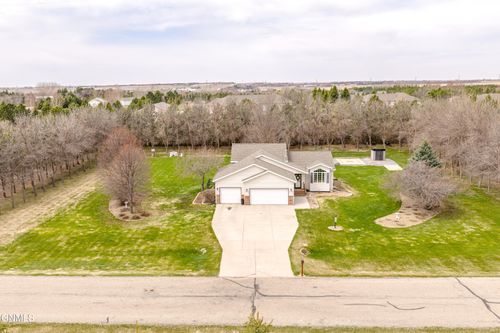 3340 Foxtail Cir, Bismarck, ND, 58503-6828 | Card Image