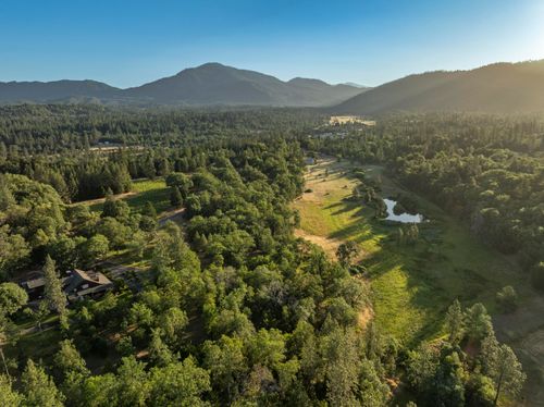 250 Mountain Pine Dr, Grants Pass, OR, 97526-7711 | Card Image
