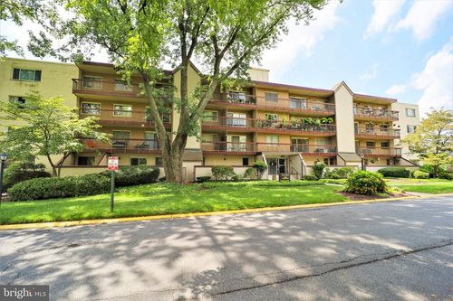 n301-7400 Lakeview Dr, BETHESDA, MD, 20817-6456 | Card Image