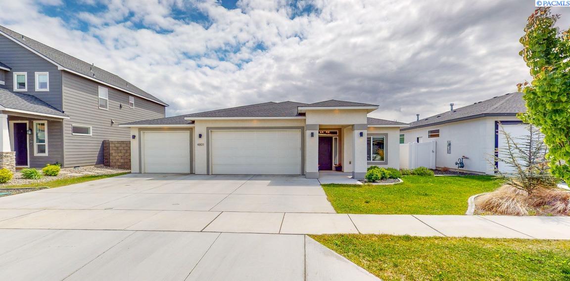 White Dr, Richland, WA 99352