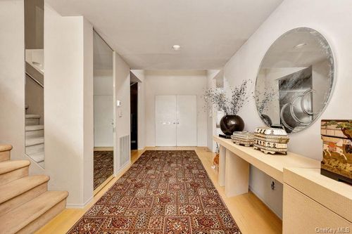 27 Fairway Dr, Manhasset, NY, 11030-3906 | Card Image