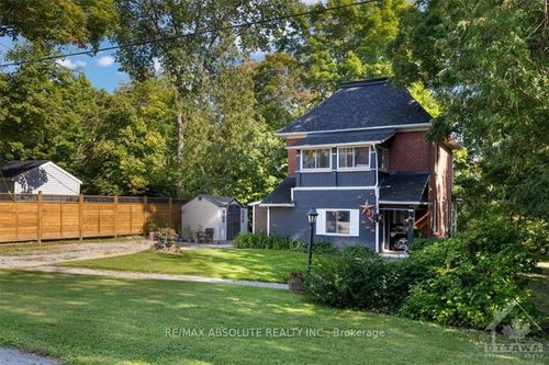 182 Dalkeith St, Pakenham, ON, K0A2X0 | Card Image