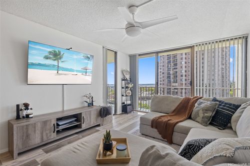 apt-8n-98-500 Koauka Loop, Aiea, HI, 96701-5807 | Card Image