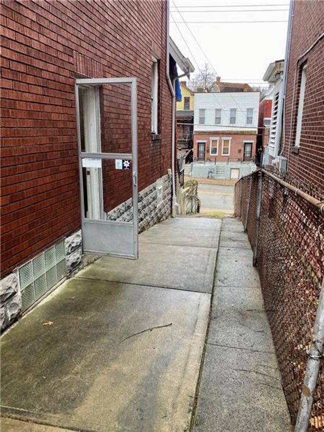 323 Johnston Ave, Sold in Hazelwood Zoocasa