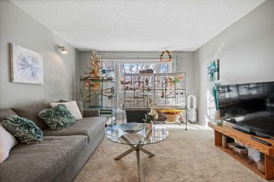 40 Hawkwood Rd Nw, House other with 4 bedrooms, 3 bathrooms and 4 parking in Calgary AB | Image 3