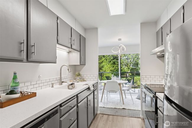 UNIT-203 - 19414 Aurora Ave, Condo with 2 bedrooms, 1 bathrooms and 1 parking in Shoreline WA | Image 6