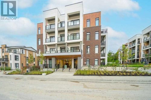 206-120 Canon Jackson Dr, York, ON, M6M0B8 | Card Image