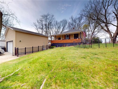 674 Portage Lakes Dr, Coventry Township, OH, 44319-1527 | Card Image