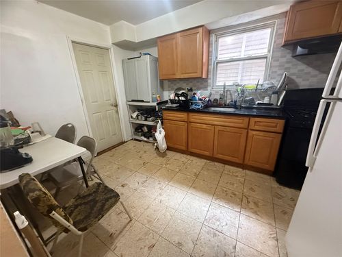 40 95th St, Elmhurst, NY, 11373-1731 | Card Image