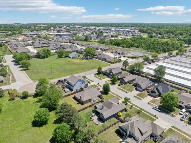 2708 W Oakland St, House other with 3 bedrooms, 2 bathrooms and null parking in Broken Arrow OK | Image 31