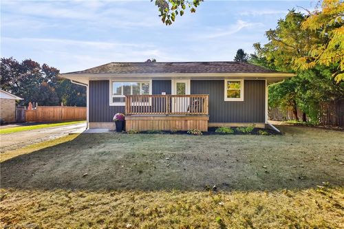 30 Janet St, Brantford, ON, N3R3G6 | Card Image