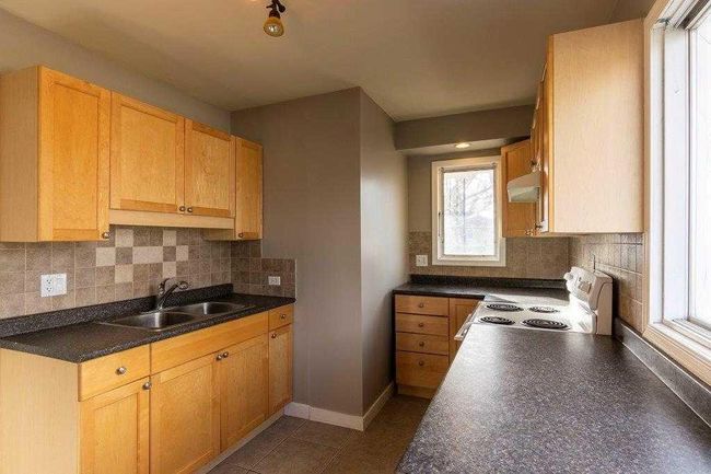 2003 9 Avenue S, Home with 3 bedrooms, 1 bathrooms and 4 parking in Lethbridge AB | Image 10