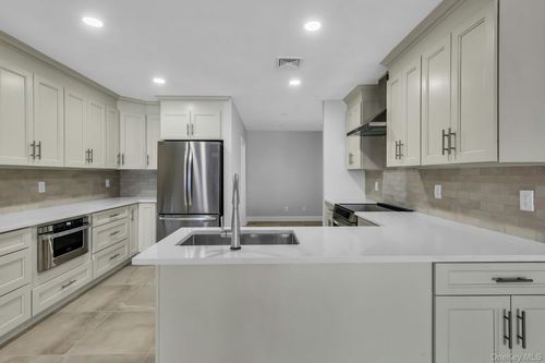 3 Willada Ln, Glen Cove, NY, 11542-1771 | Card Image