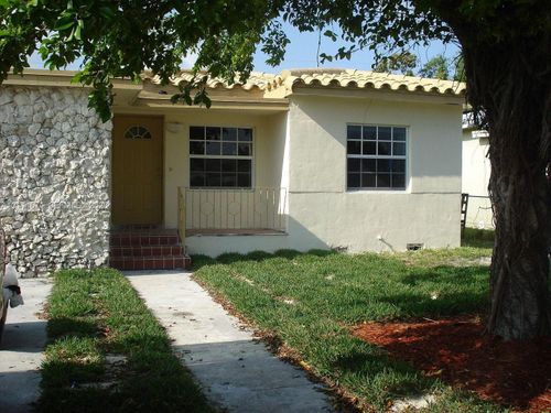879 Nw 74th St, Miami, FL, 33150-3315 | Card Image