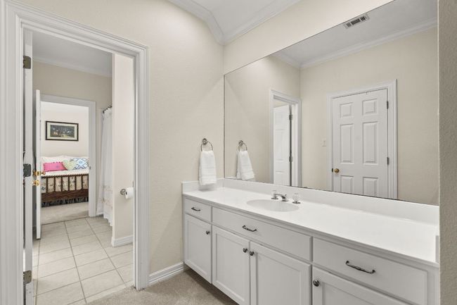 Another view of the Jack-N-Jill Bath | Image 24