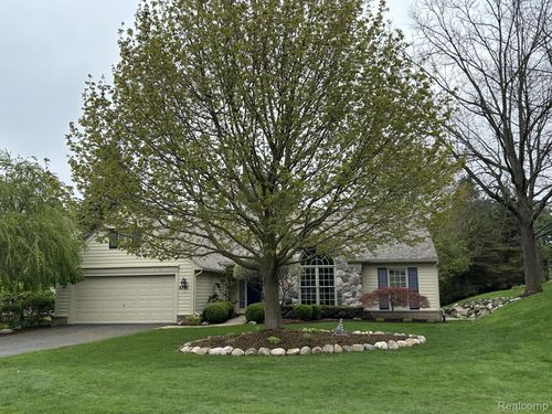 1-4791 Roundtree Dr, Brighton, MI, 48116-5140 | Card Image