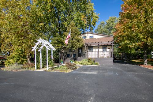 201 E Vanderkarr Rd, Saint Anne, IL, 60964-5385 | Card Image