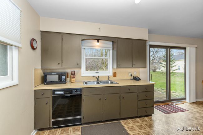 Kitchen | Image 8