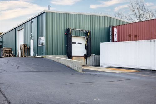 2a-1079 Aquidneck Ave, Middletown, RI, 02842-5255 | Card Image