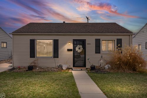 28311 Waverly St, Roseville, MI, 48066-2443 | Card Image