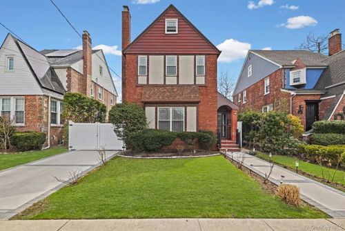 6 Dubonnet Rd, Valley Stream, NY, 11581-3422 | Card Image