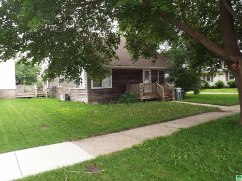 912 5th Ave, Sibley, IA, 51249-1820 | Card Image