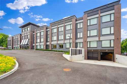 202-218 Middle Neck Rd, Great Neck, NY, 11021-1126 | Card Image