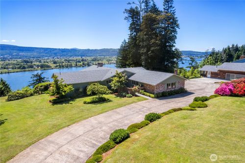 18 Island View Ln, Cathlamet, WA, 98612-9538 | Card Image