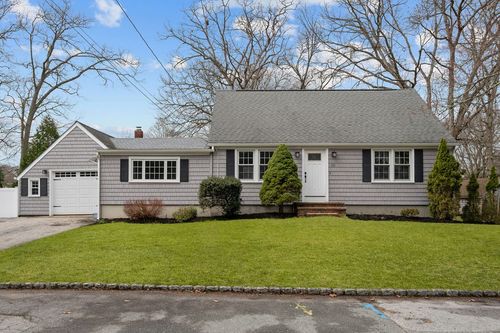 111 Verndale St, Warwick, RI, 02889-3243 | Card Image