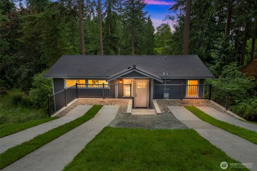 7917 Decatur Ave, Clinton, WA, 98236-9238 | Card Image