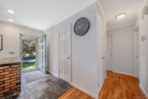 100 Barrett Ave, Bayport, NY, 11705-1416 | Card Image