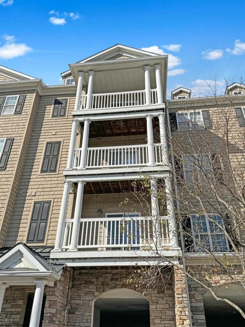 2614 Suncrest Village, Morgantown, WV, 26505 | Card Image