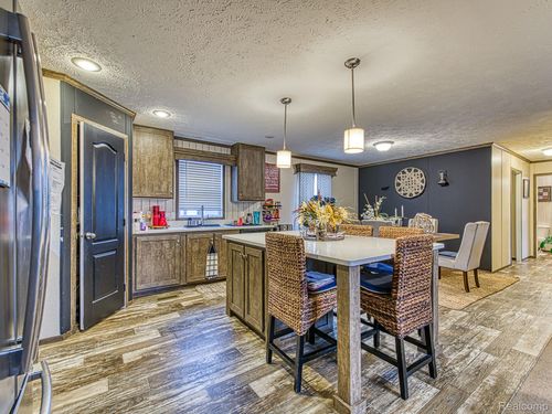 24161 Senate Dr, Flat Rock, MI, 48134-1893 | Card Image